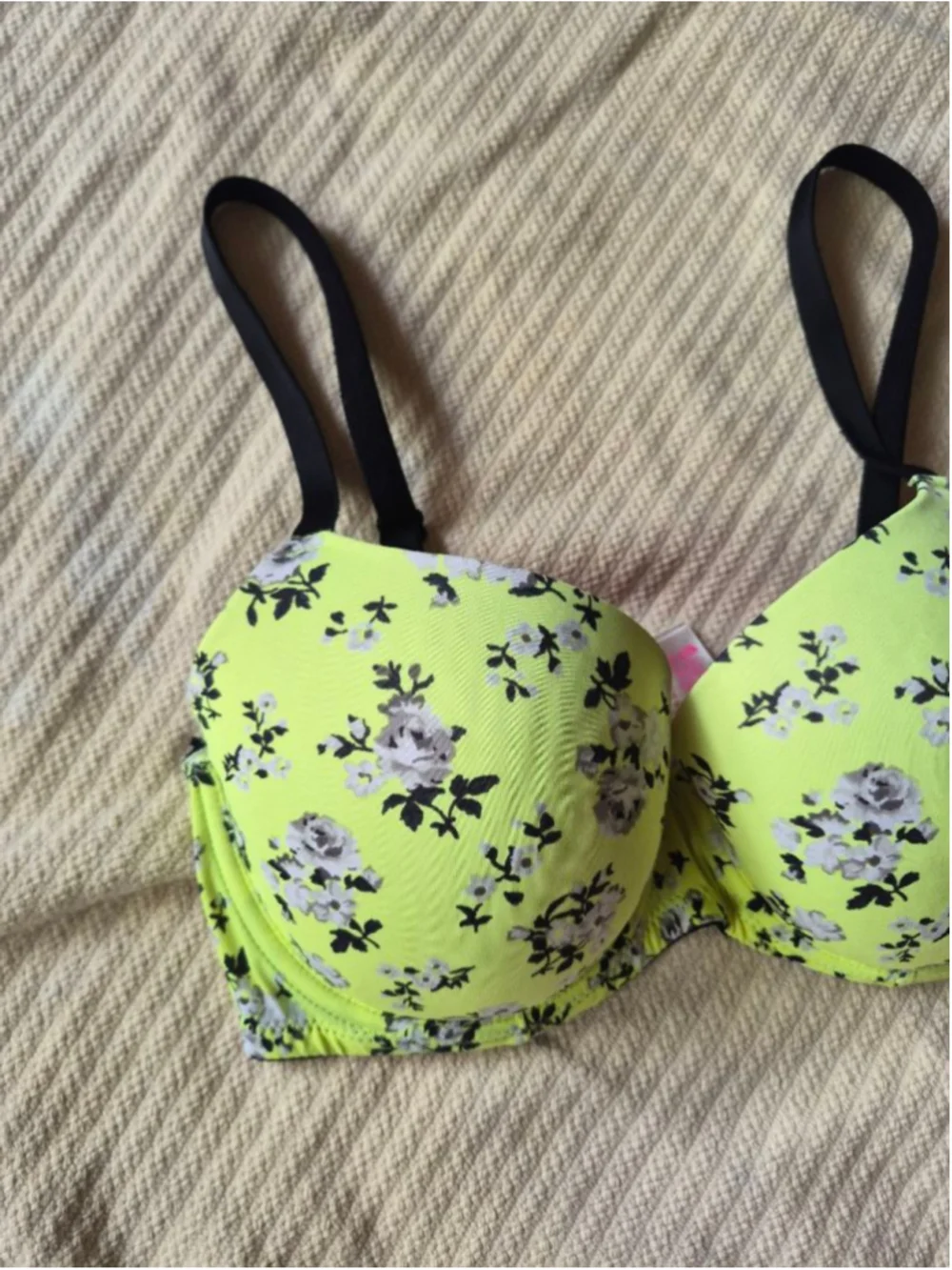 Pink Victoria's Secret Wear Everywhere Lightly Lined Bra 32DD Floral Print